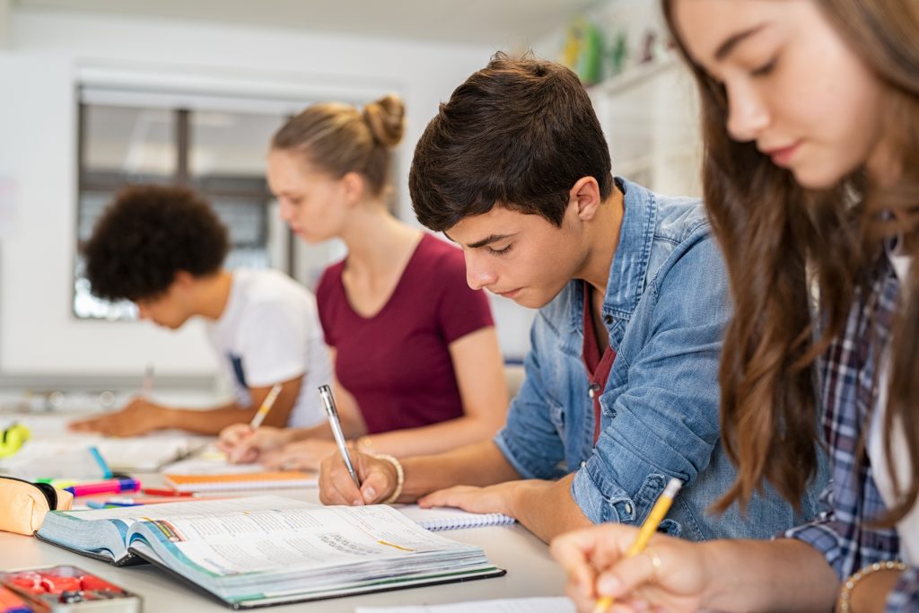 inglés para adolescentes en Granada academia 4 Skills